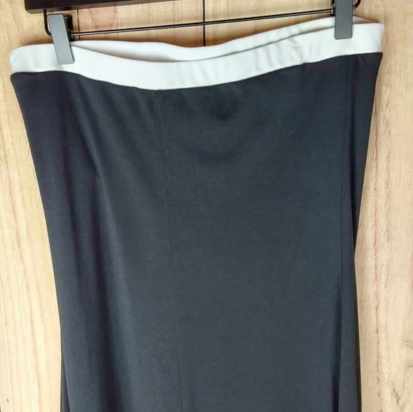 White House Black Market Strapless Dress With White Trim Bodice and White Hem - Picture 6 of 12